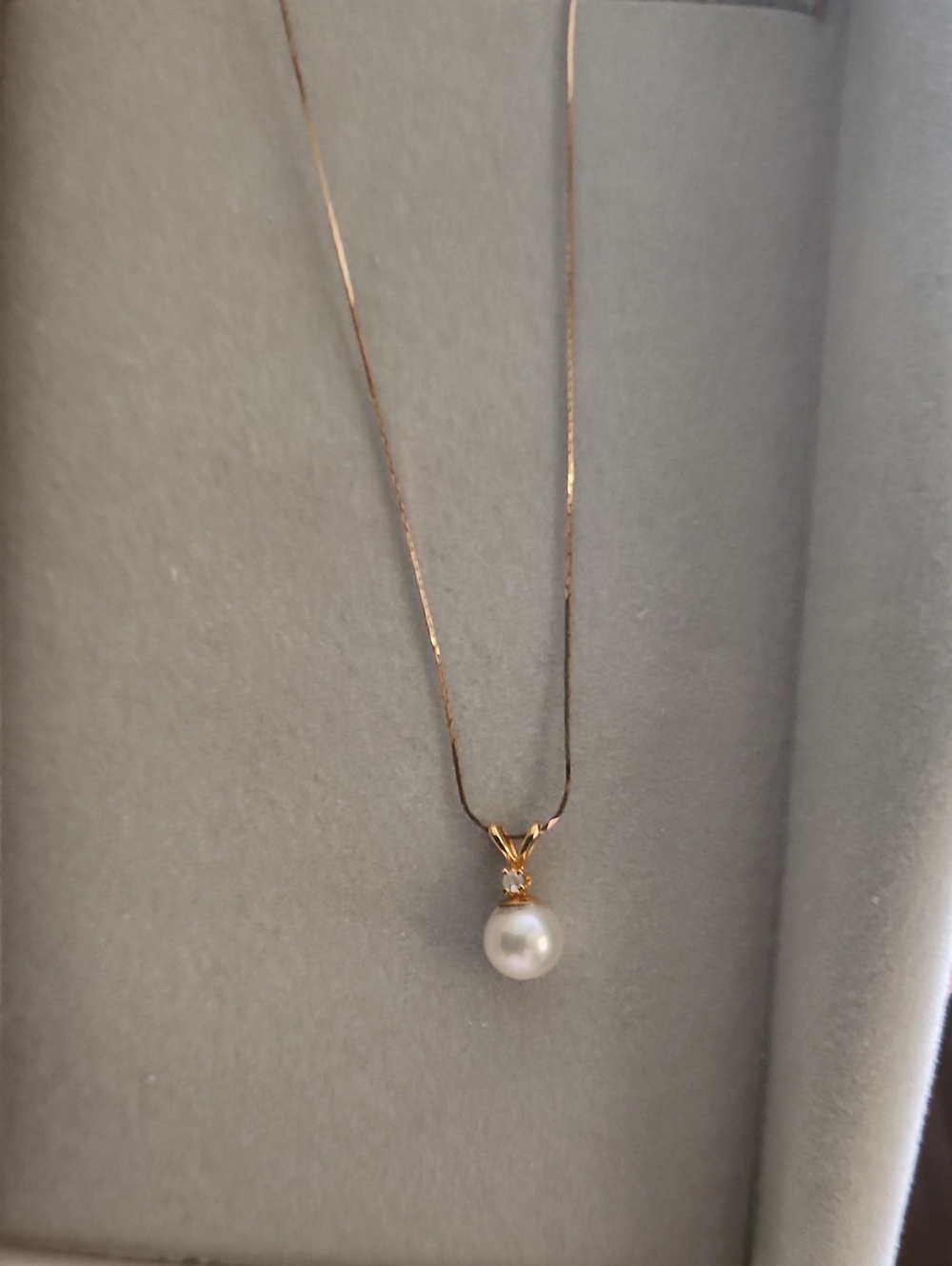 Classic Gold Pearl Pendant Necklace - White Pearl